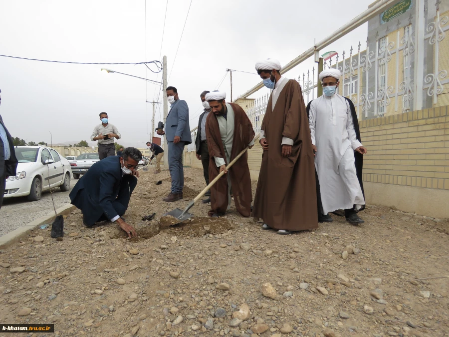 در راستای پویش ملی همکاشت غرس نهال با همکاری ناحیه مقاومت بسیج و  سازمان تبلیغات شهرستان خاتم انجام شد .