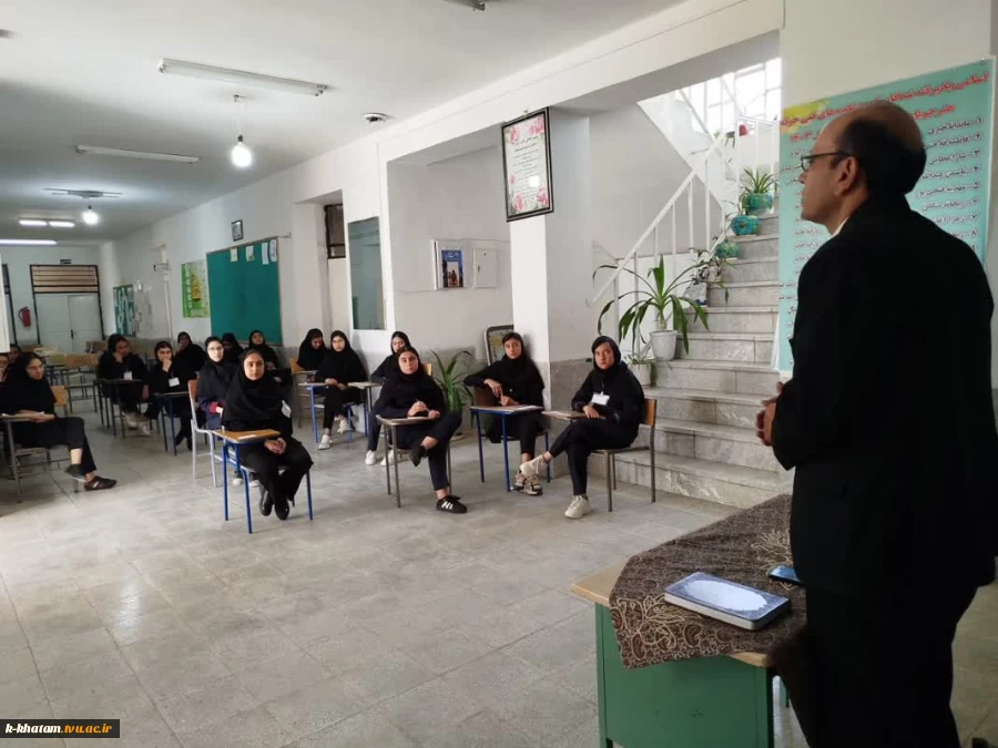 دیدار  معاون آموزش آموزشکده ملی مهارت خاتم با هنرجویان دبیرستان ام‌البنین هرات 
 2